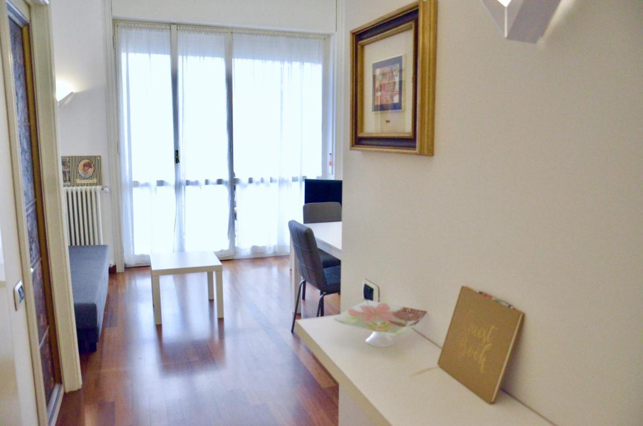 New Renovated Apartment With Balcony Porta Romana Mediolan Zewnętrze zdjęcie